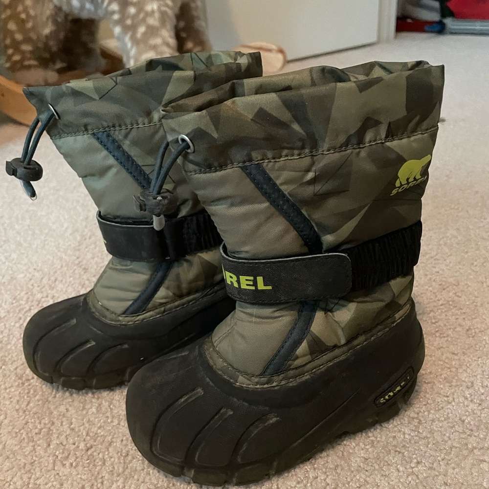 SOREL winter boots boys size 9
